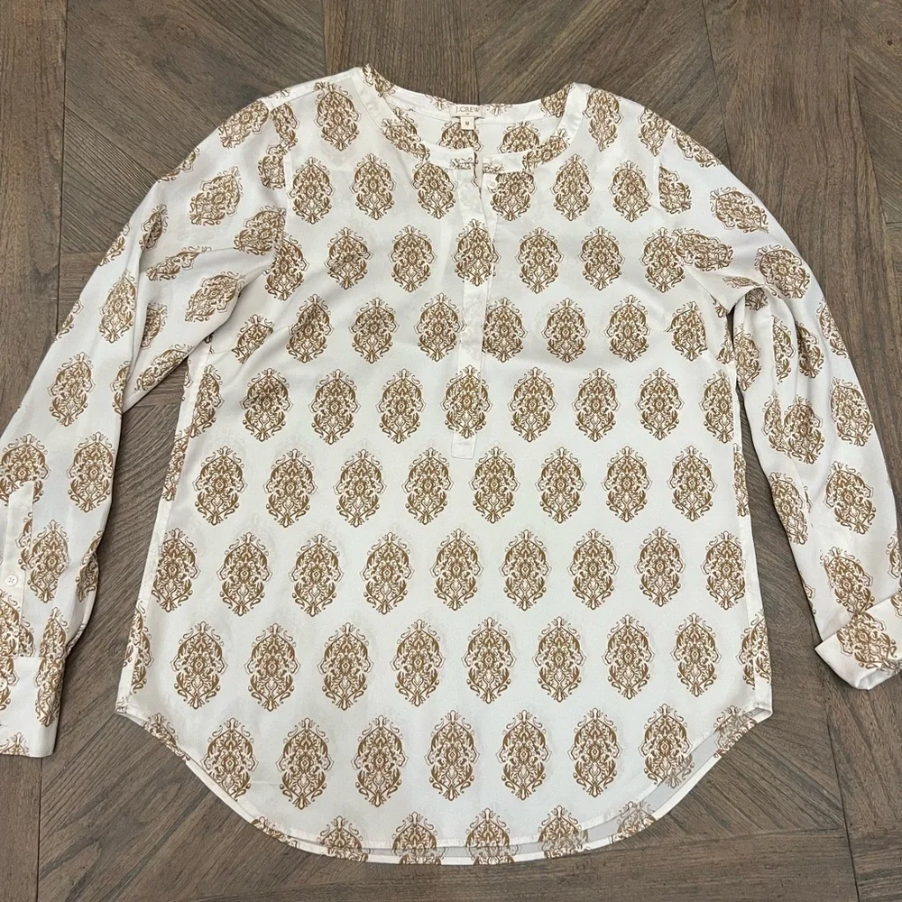 Elegant White and Gold Patterned Women's Top - Picture 7 of 12